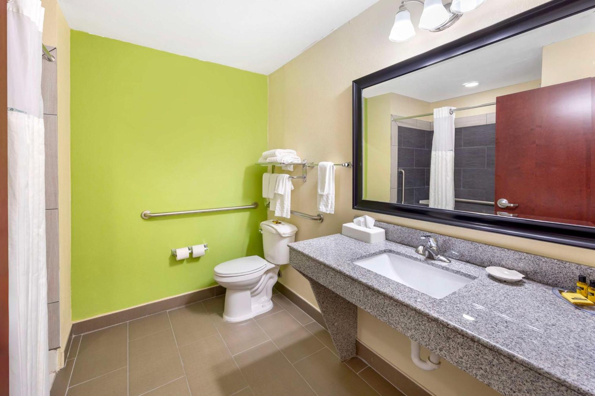 Best Western Plus Pratt Exterior foto