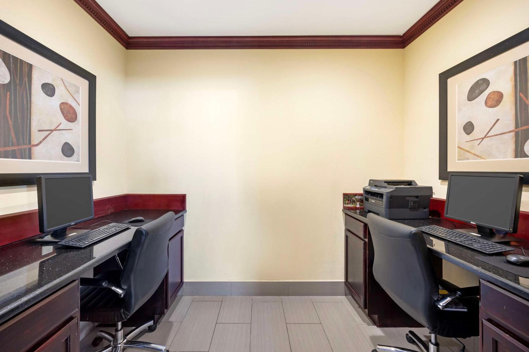 Best Western Plus Pratt Exterior foto