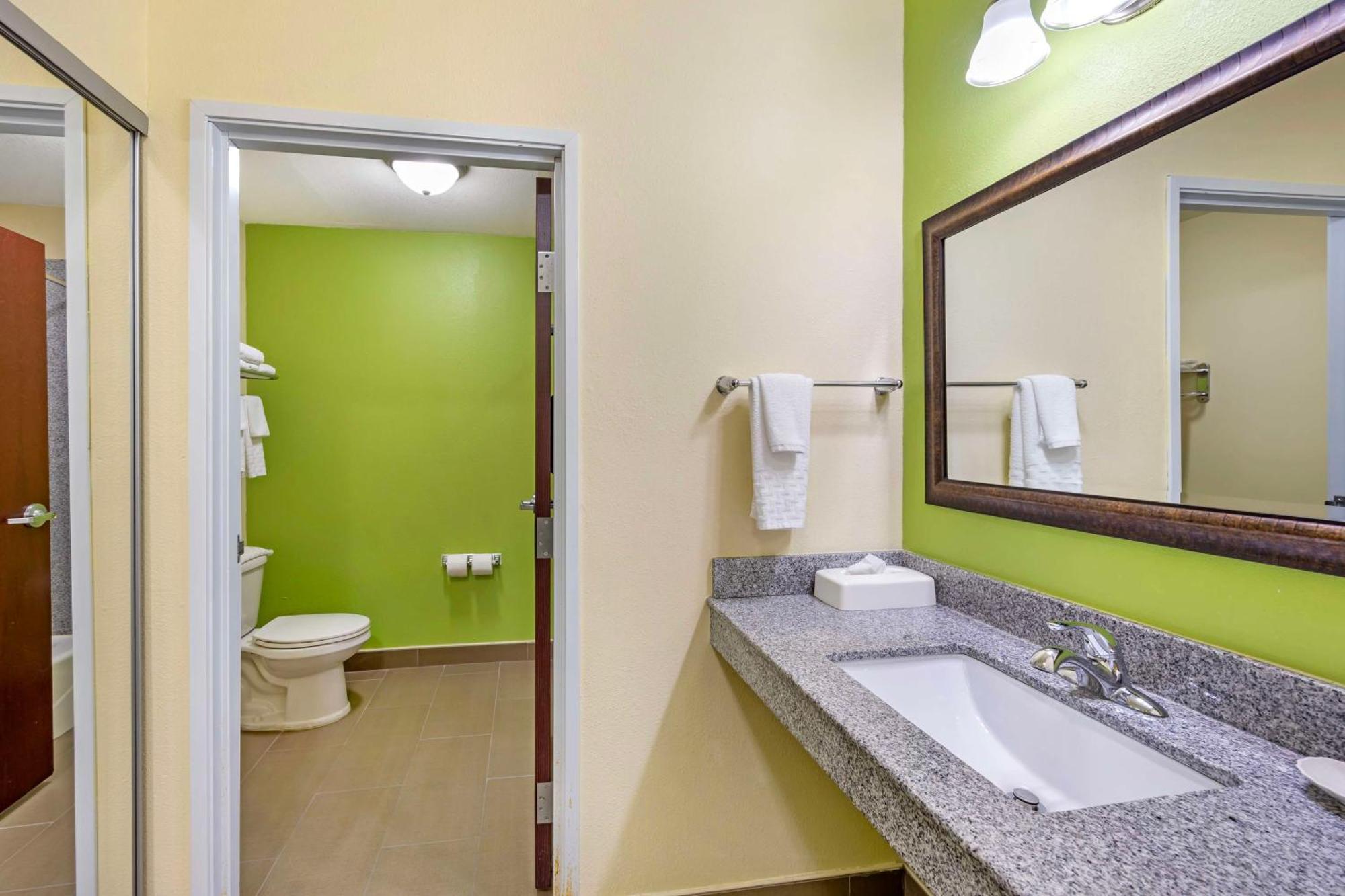 Best Western Plus Pratt Exterior foto