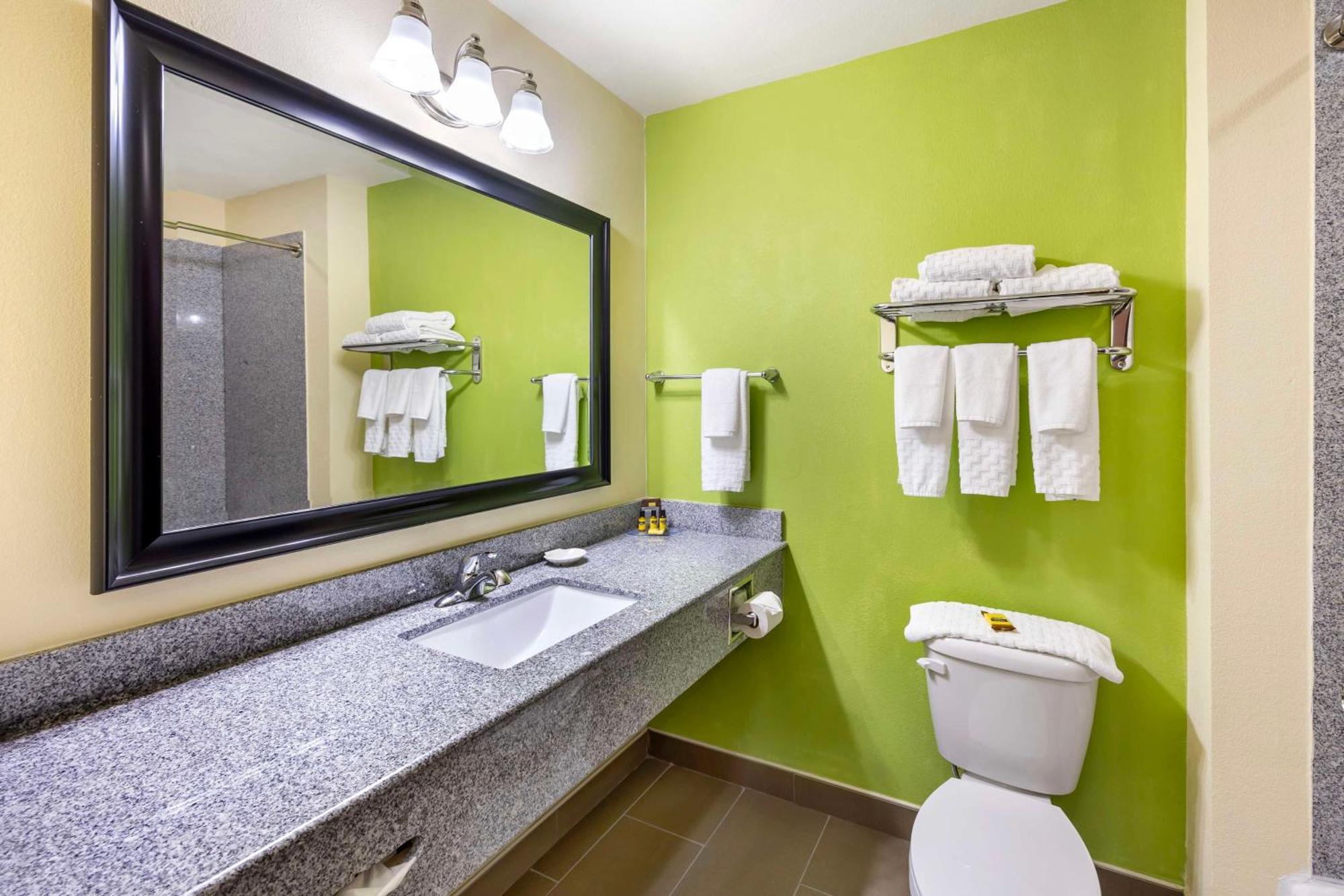 Best Western Plus Pratt Exterior foto