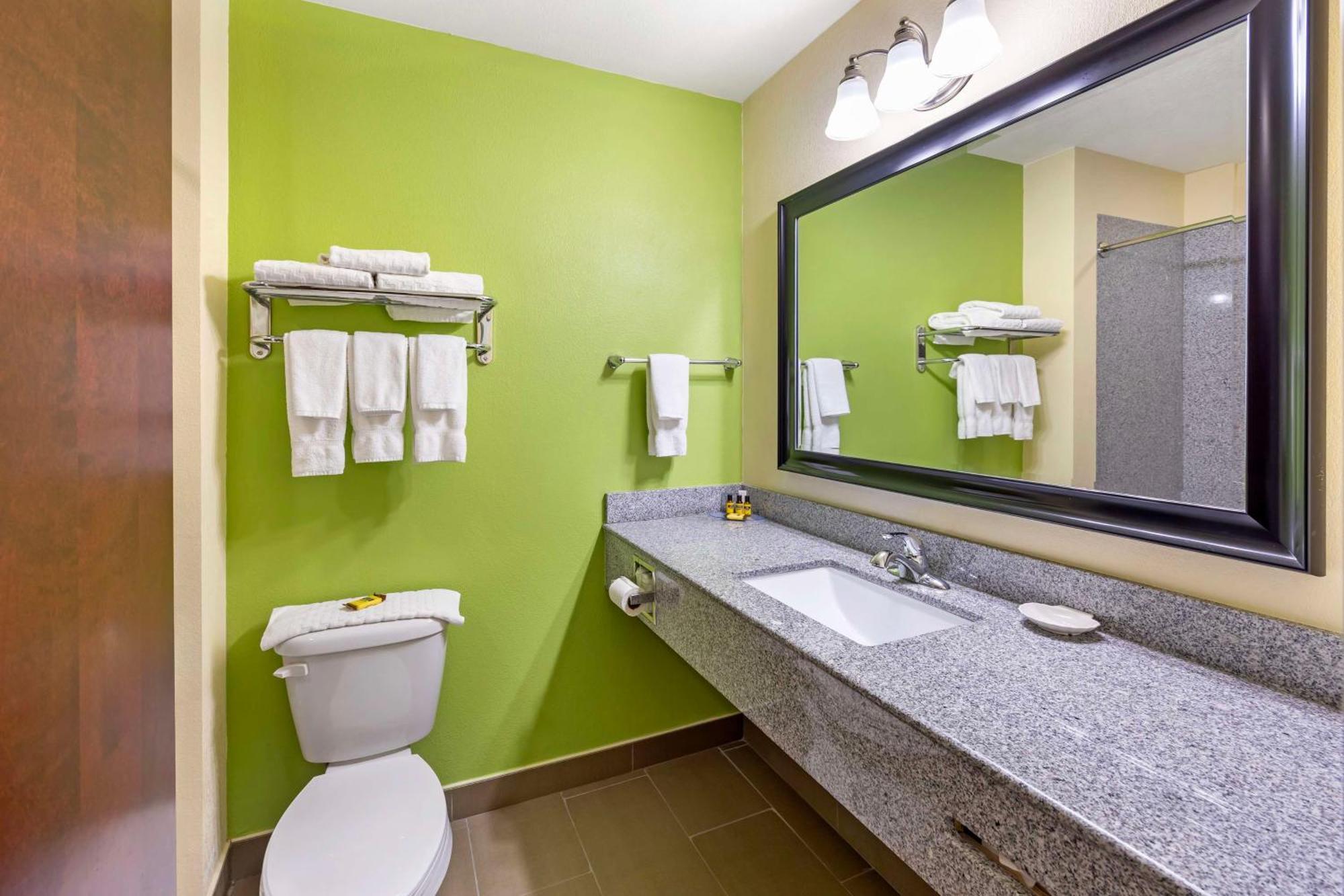 Best Western Plus Pratt Exterior foto