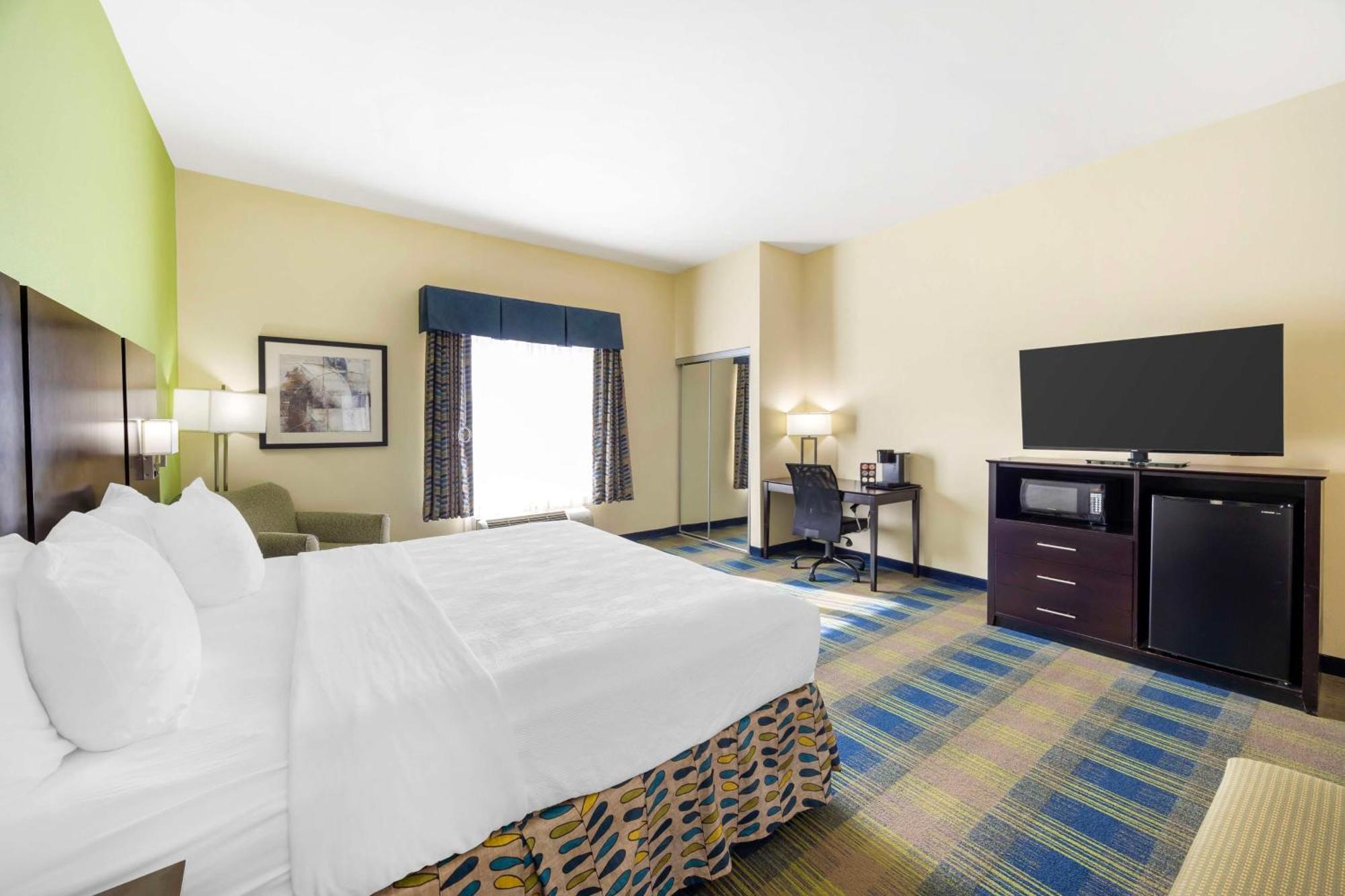 Best Western Plus Pratt Exterior foto