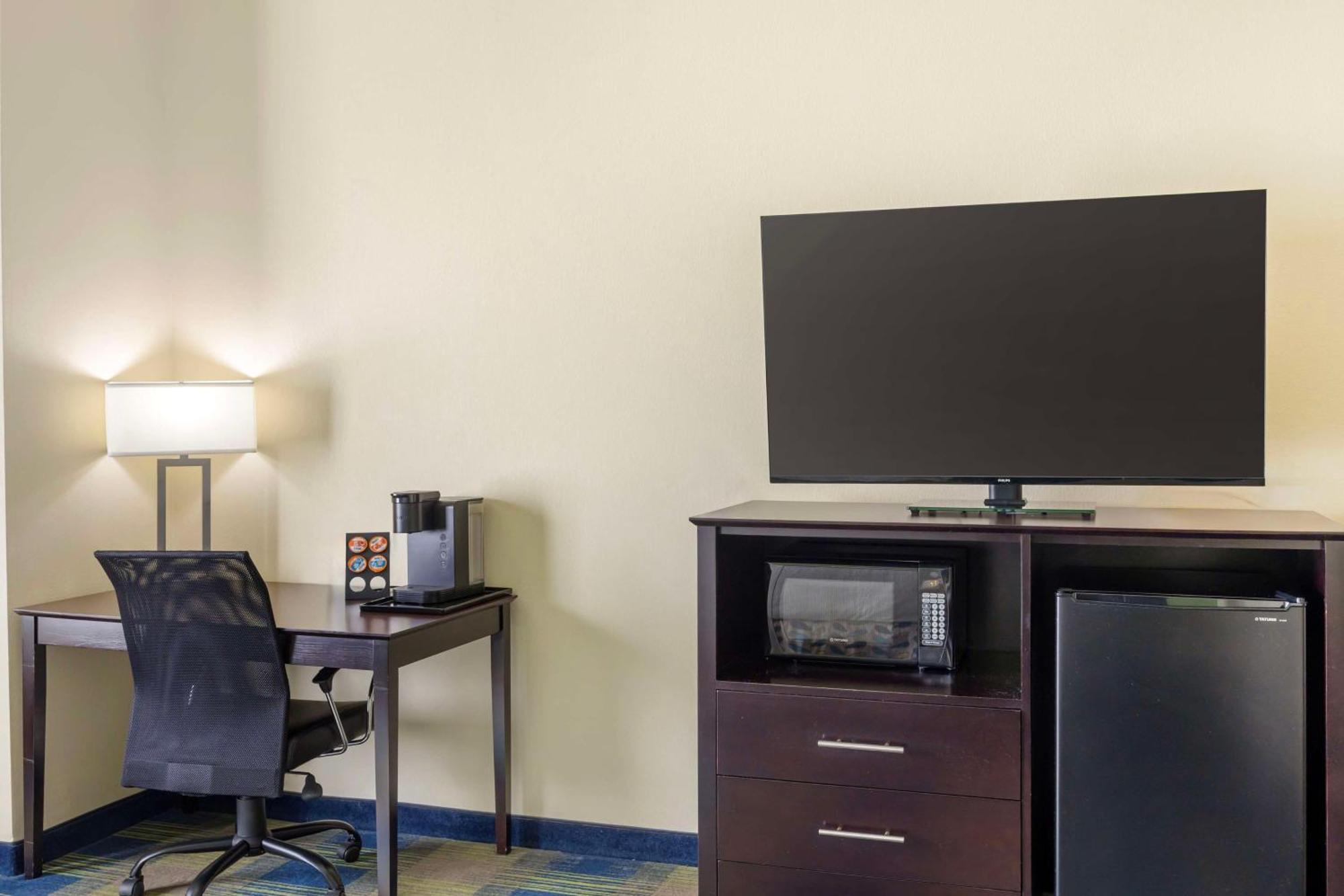 Best Western Plus Pratt Exterior foto