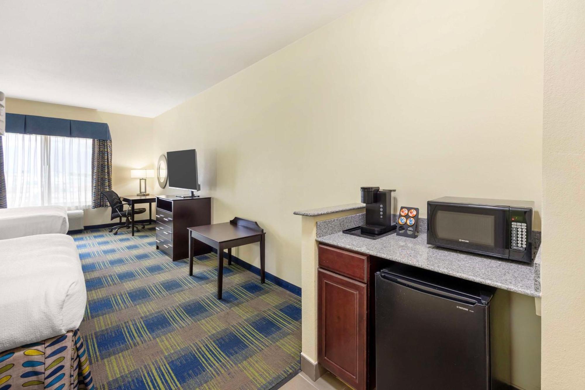 Best Western Plus Pratt Exterior foto