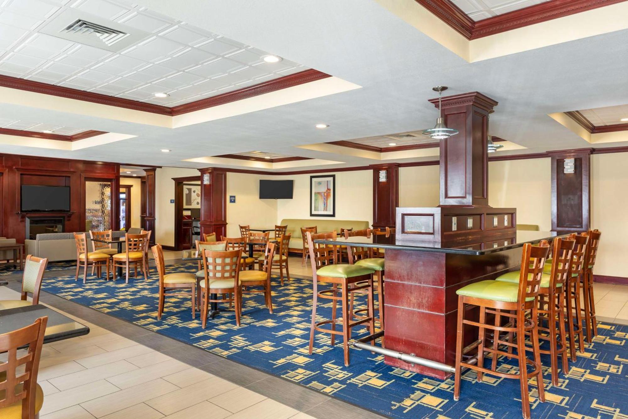 Best Western Plus Pratt Exterior foto