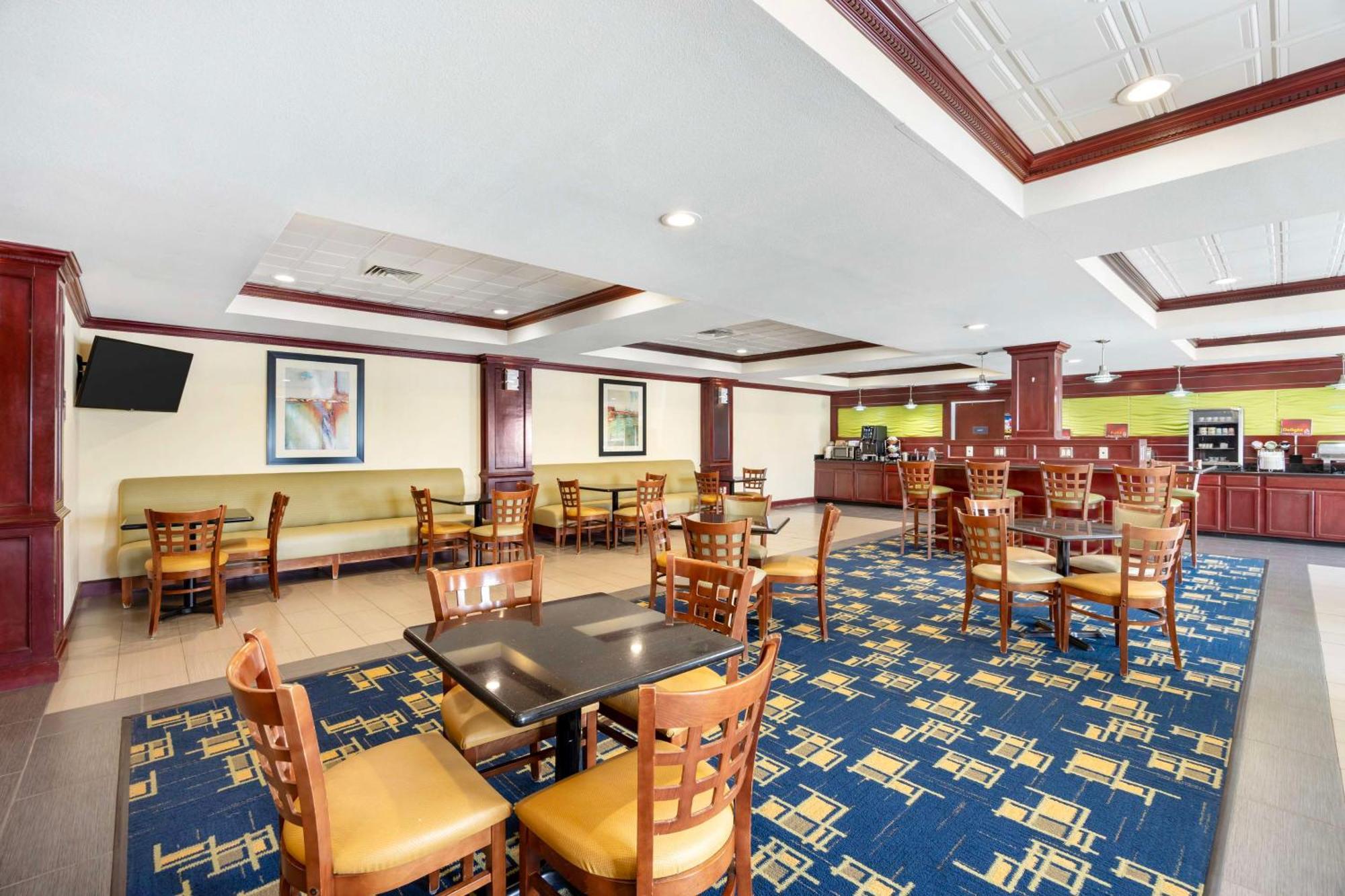 Best Western Plus Pratt Exterior foto