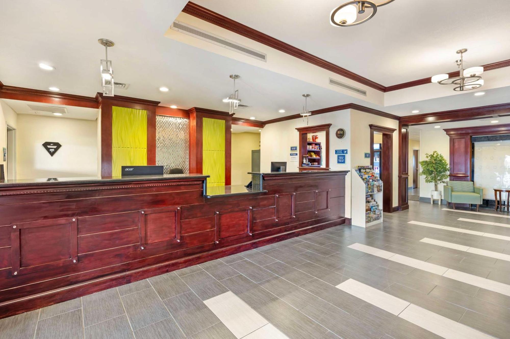 Best Western Plus Pratt Exterior foto