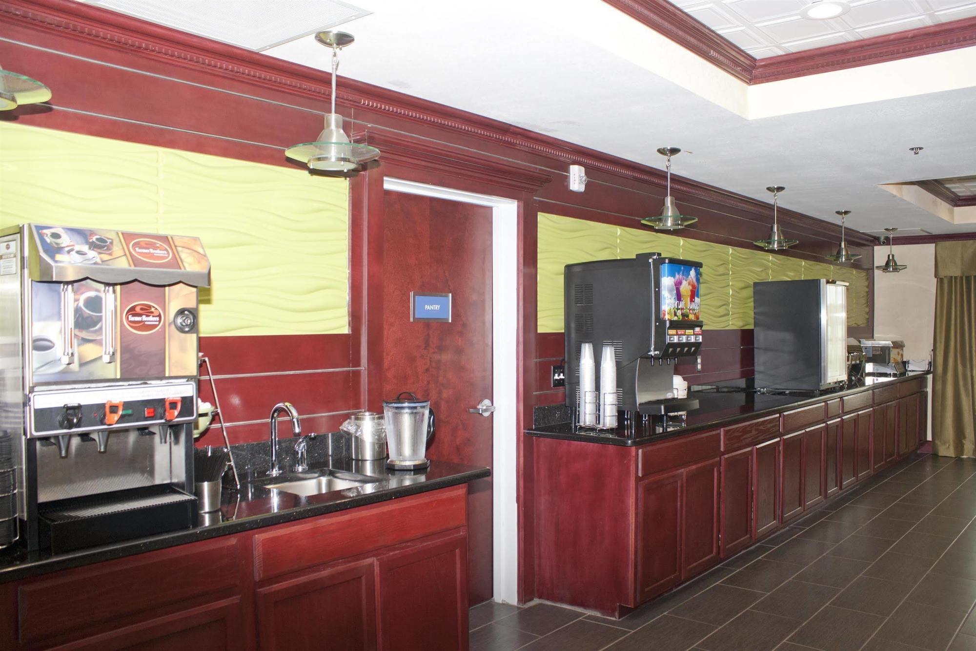 Best Western Plus Pratt Exterior foto